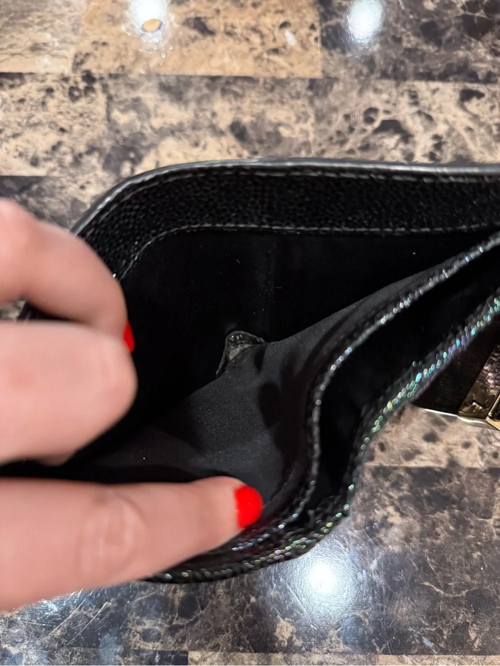 ❌SOLD❌🌟 Rare Henri Bendel Petrol Oil Slick Iridescent Trifold Wallet 🌟 - Picture 13 of 16